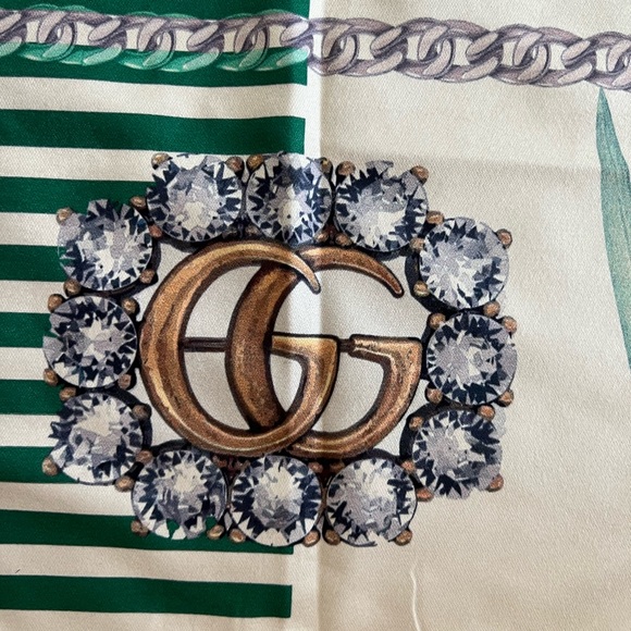 Beautiful Preowned Gucci shawl. - Picture 5 of 8